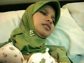 indonesian-jilbab entot di hotel
